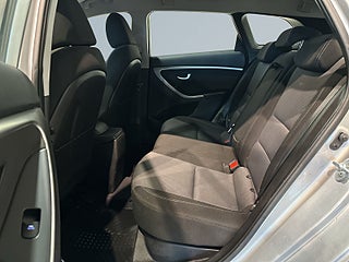 Hyundai i30 Kombi 1.6 CRDi Comfort Drag Rattvärme MoK S/V-hjul – bild 13