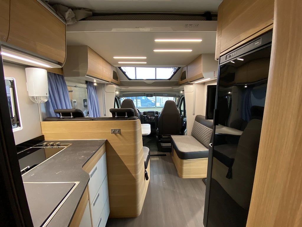 Adria Matrix Axess 670 SL /Taksäng/Solcell/B-körkort/Maxx-fan/EL-Patro - Adria