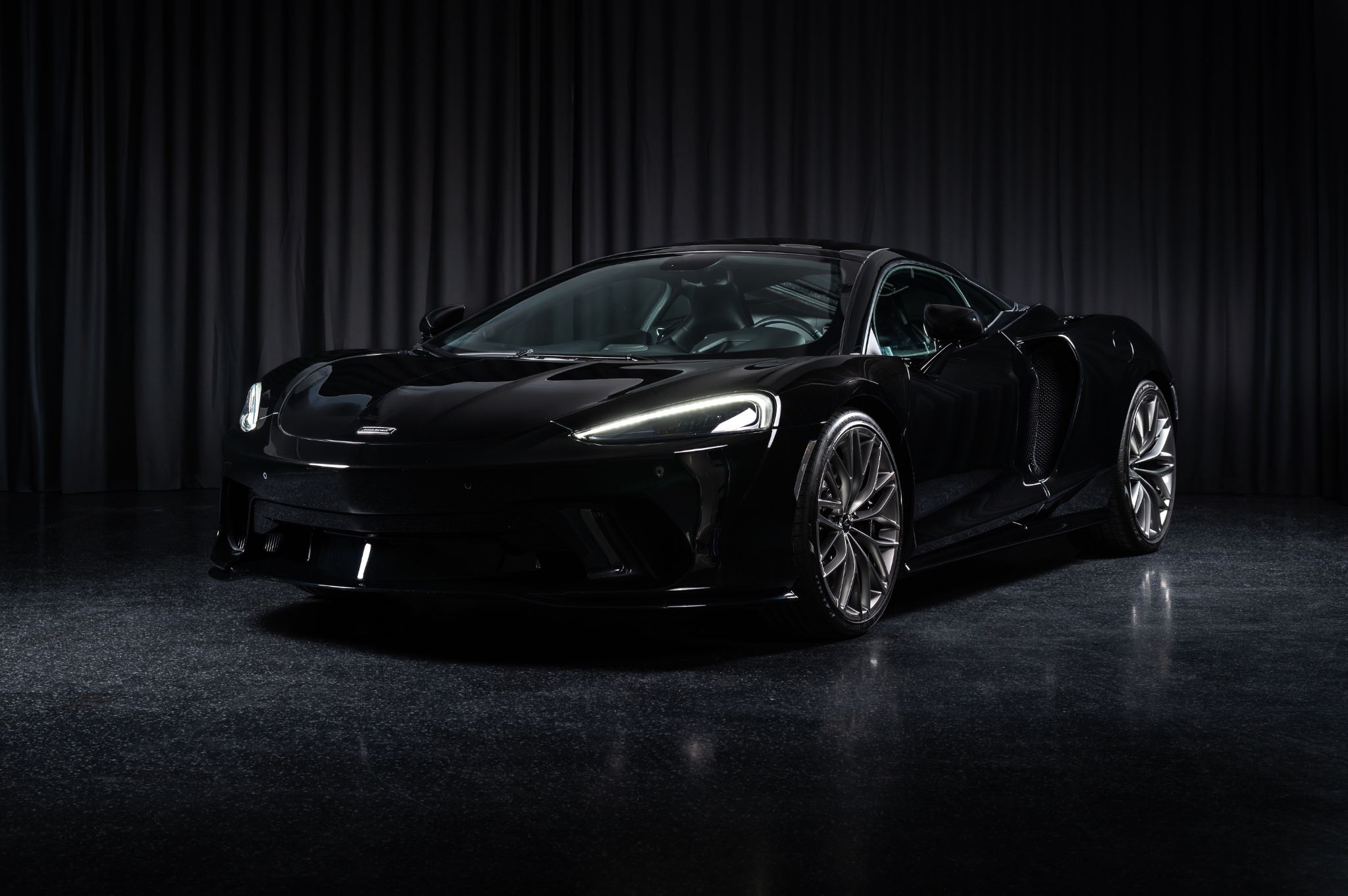 McLaren GT