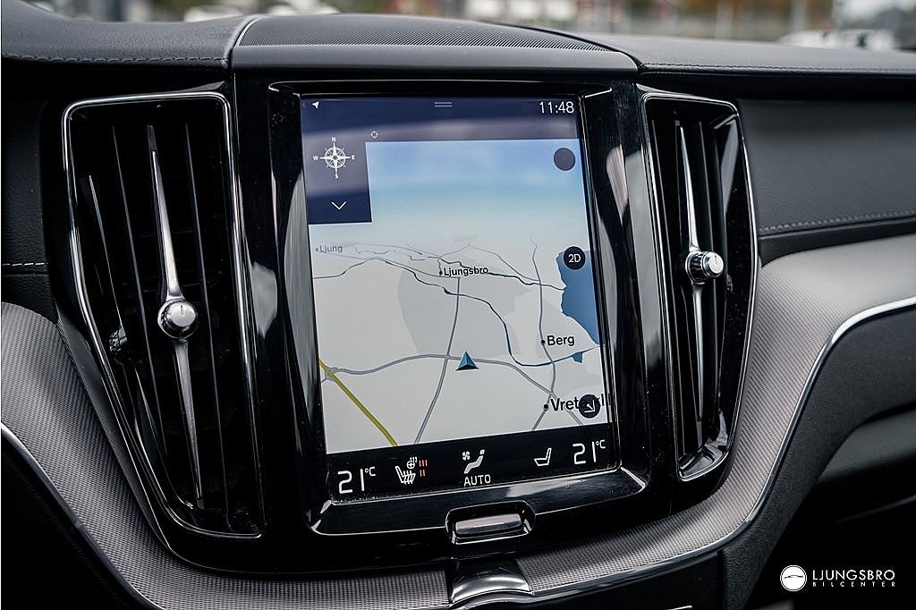 Volvo XC60 B4 AWD R-Design / Drag / Pano / 360 / HUD
