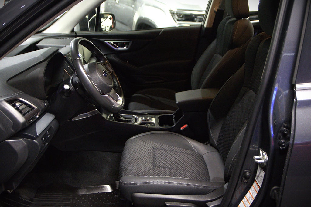 Subaru Forester e-Boxer Base Drag B-kamera Carplay
