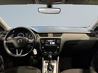 Skoda Octavia Kombi 2.0 TDI SCR Ambition Drag Värmare Psens S&V-hjul – bild 8