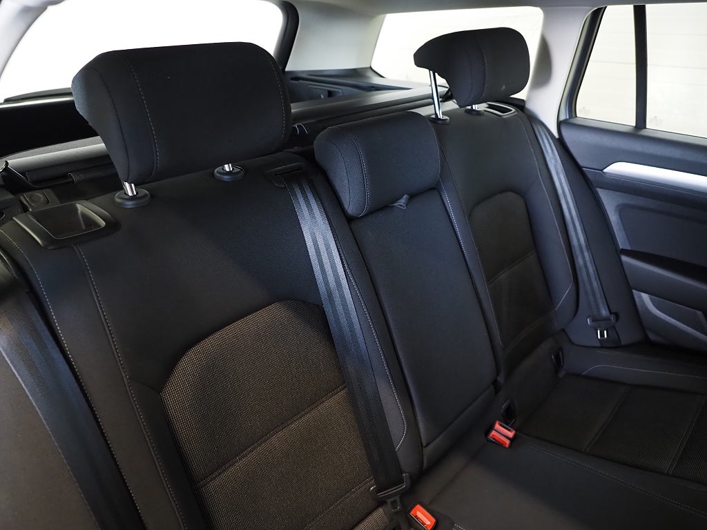 Volkswagen Passat Sportscombi 1.4 TSI 150hk Dragkrok Kamera 2018