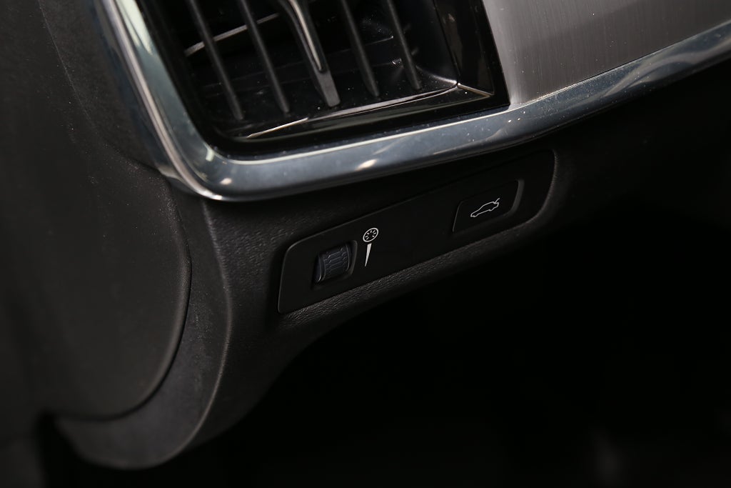 Volvo V90 D4 190hk Momentum SE ll AWD Aut Elstol VOC Dragkrok 2020