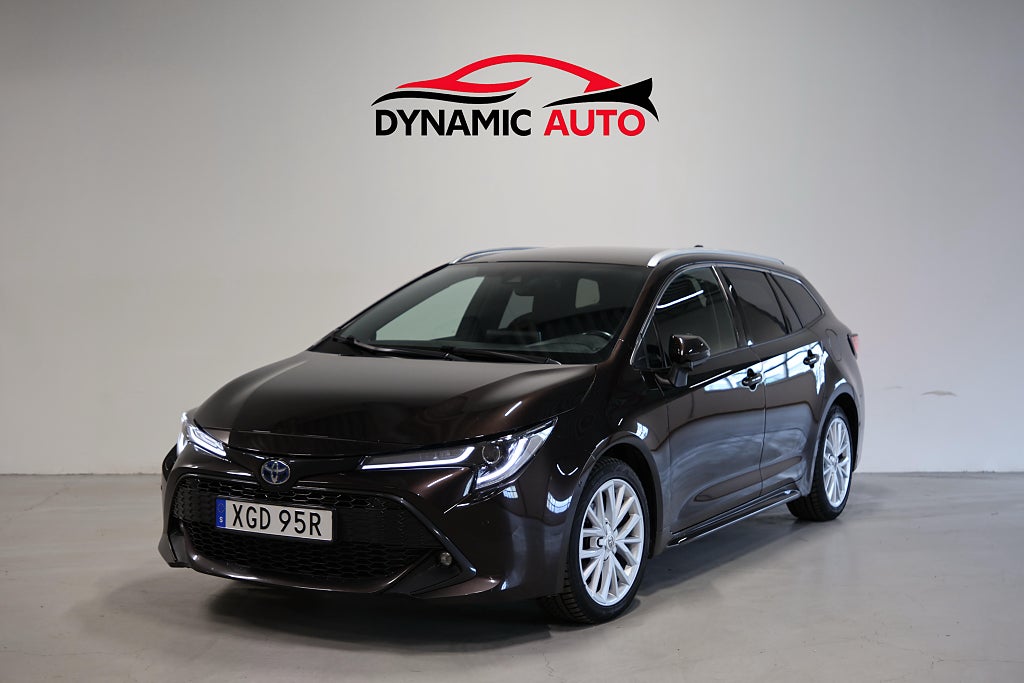 Toyota Corolla Touring Sports Hybrid e-CVT Style -Cockpit-Rattvärme-
