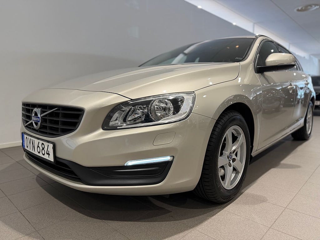 Volvo V60 T3 Business / Farthållare / Sensorer bak /