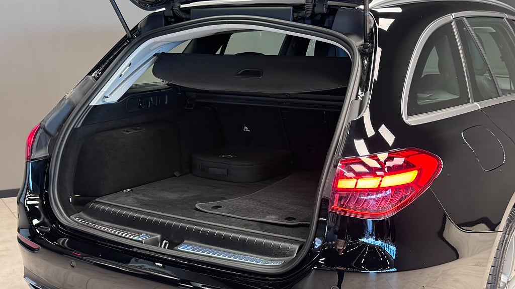 Mercedes-Benz C 2024 - miniatyr 16