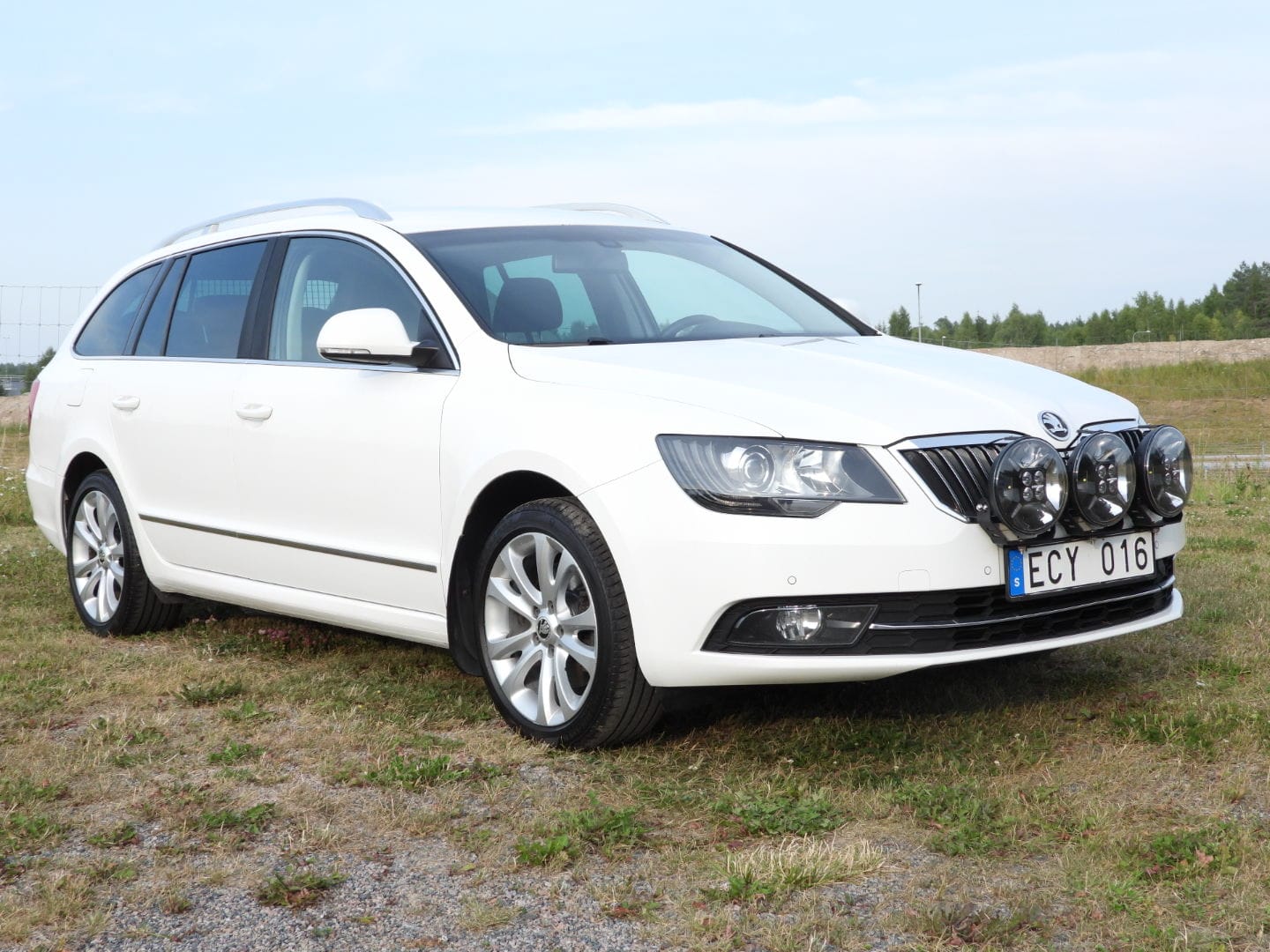 Skoda Superb Kombi 2.0 TDI 4x4 Ambition 2014, bild 5/57