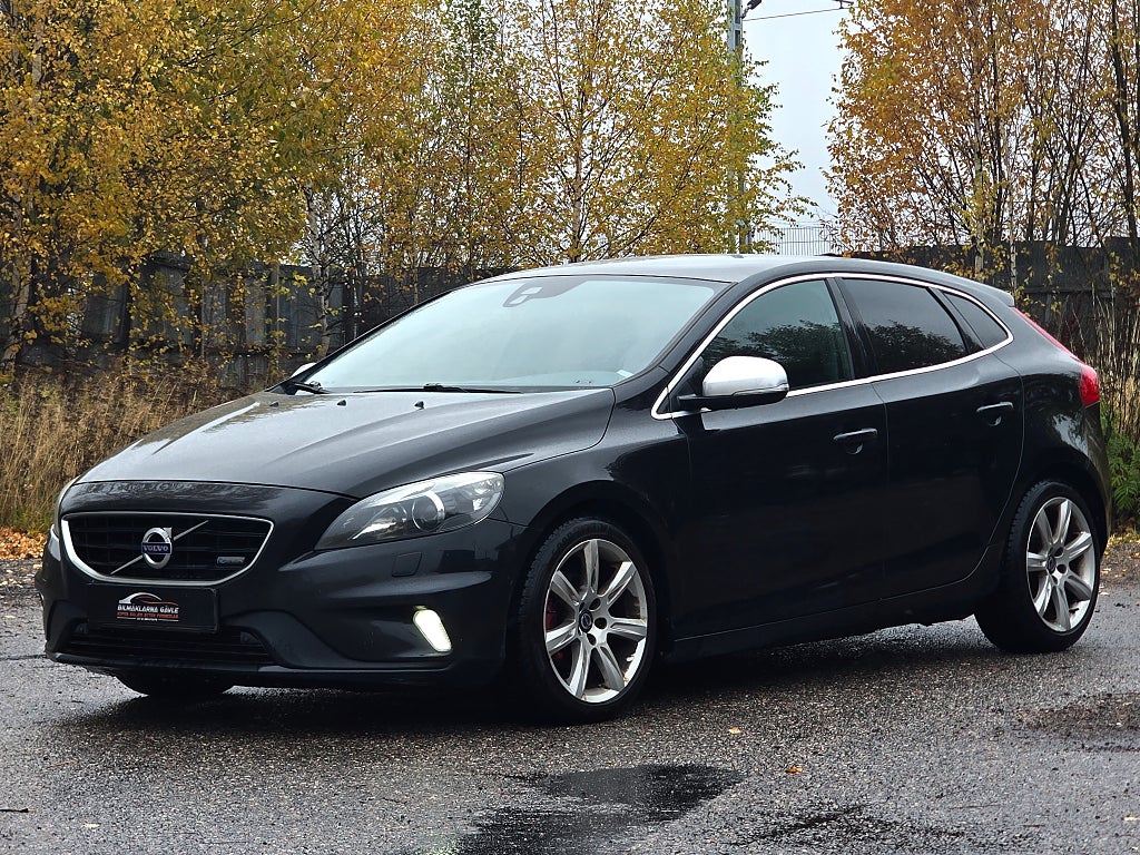 Volvo V40 D2 R-Design Summum Panorama Kamera BLIZ GPS Värmare