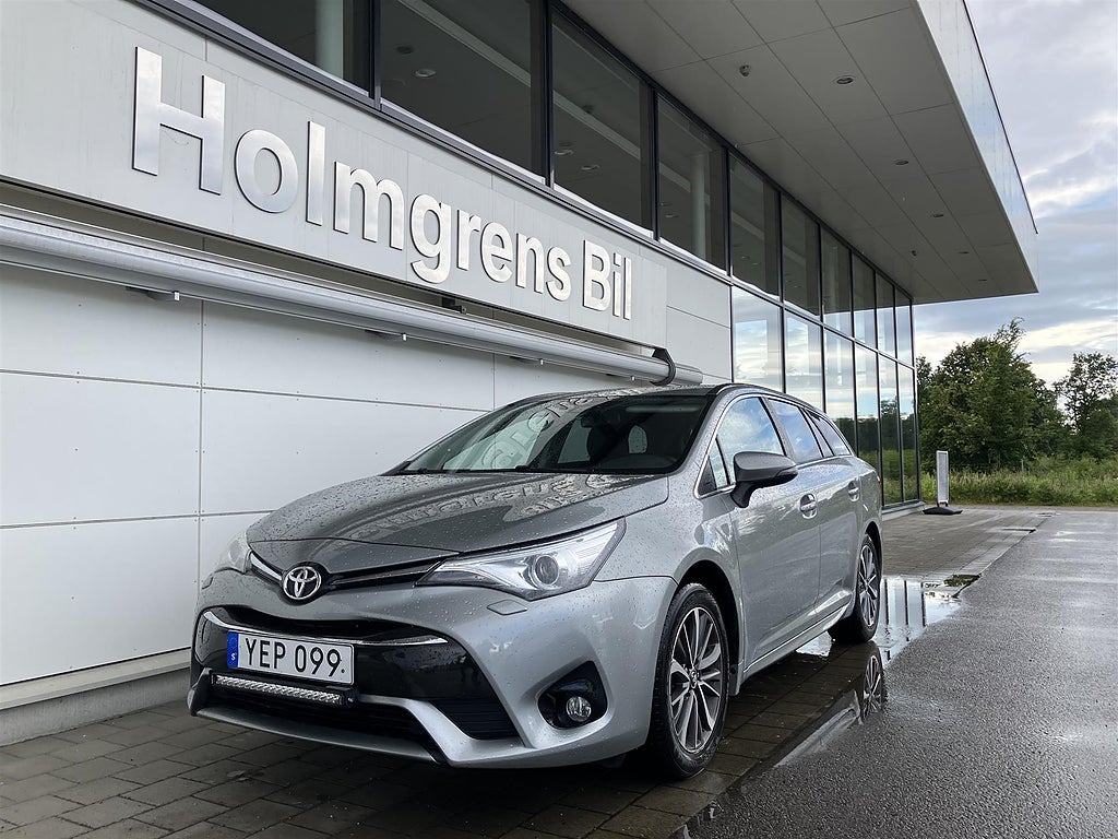 Toyota Avensis 2,0 D 143hk Kamera Ljusramp