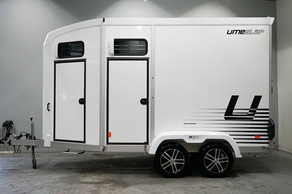 UME B60  Umesläp Hästsläp Sadelkammare Kameraövervakning 