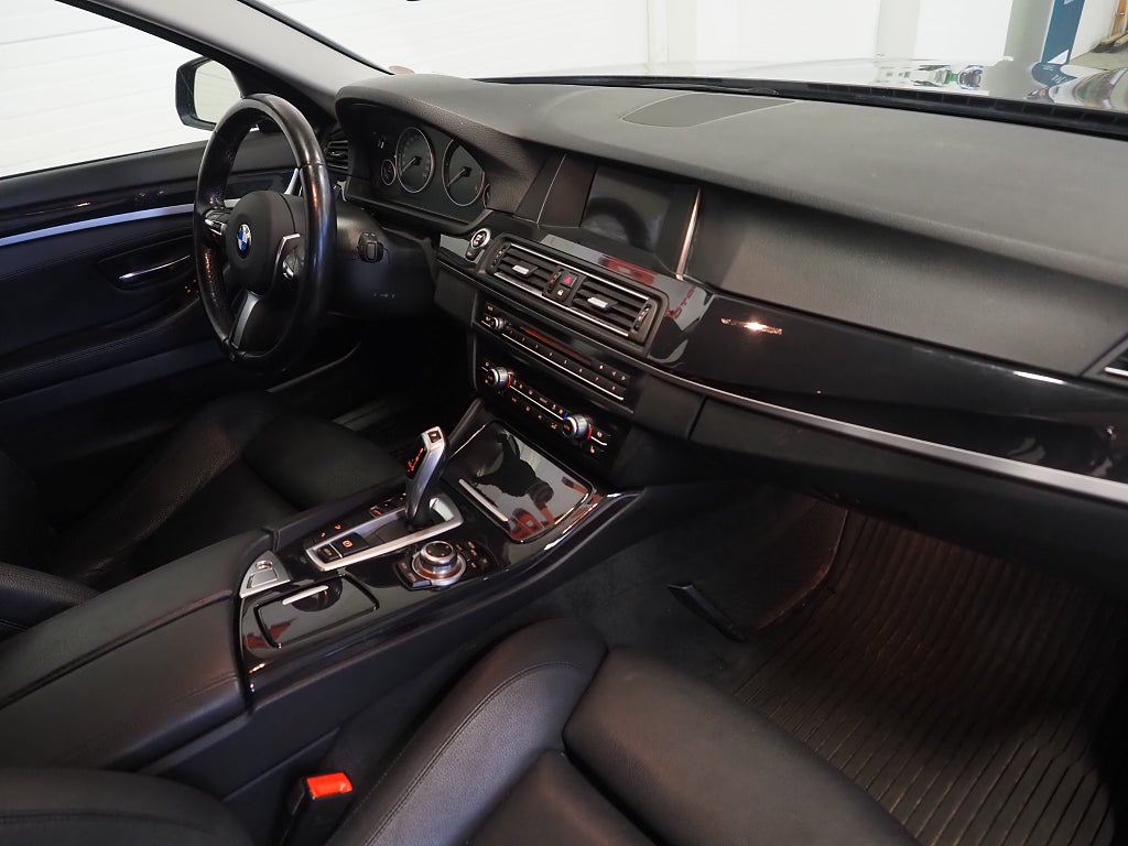 BMW 520d xDrive Touring Steptronic M-Ratt Skinn Dragkrok PDC