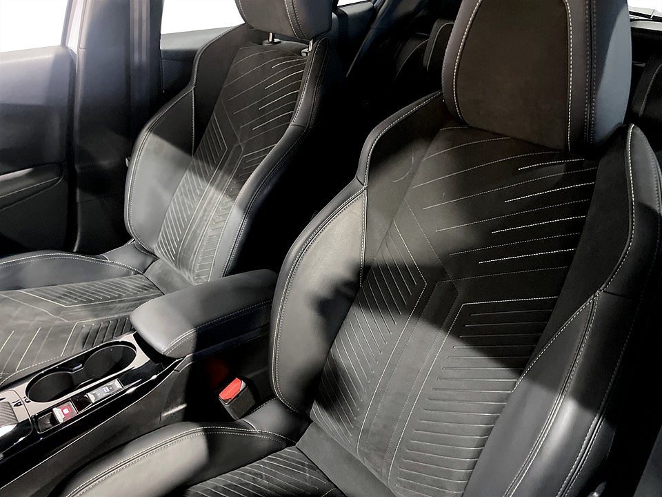 Bild på Peugeot 2008 GT Hybrid 145hk Aut B-KAMERA CARPLAY