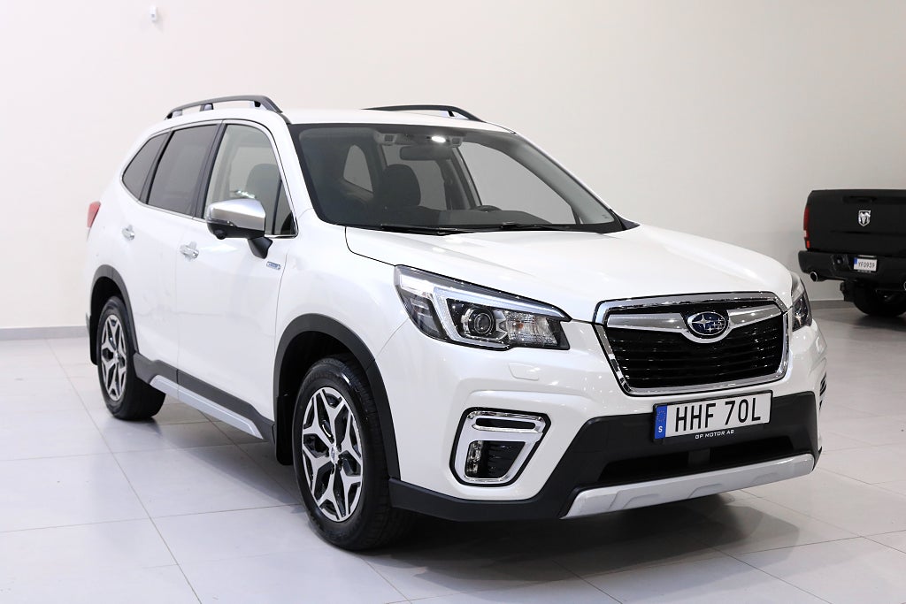 Subaru Forester e-Boxer Lineartronic Active / Dragkrok / Keyless
