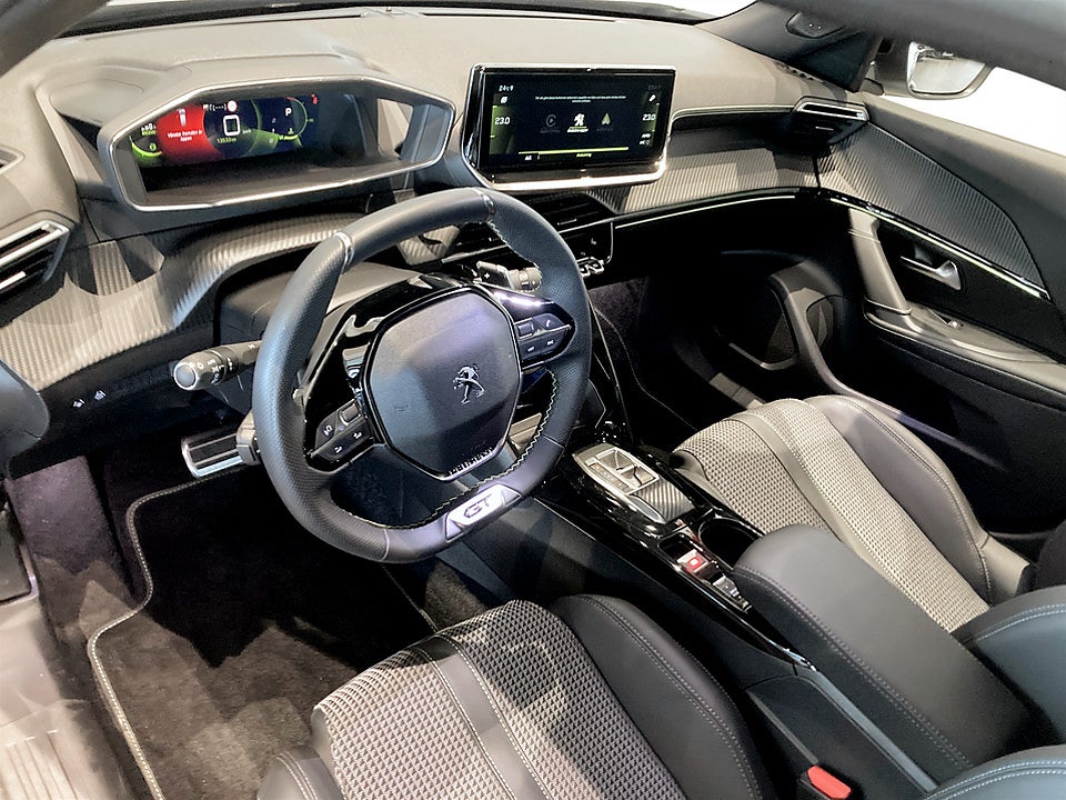 Bild på Peugeot 2008 GT 1.2 PT 130hk Aut B-KAMERA CARPLAY