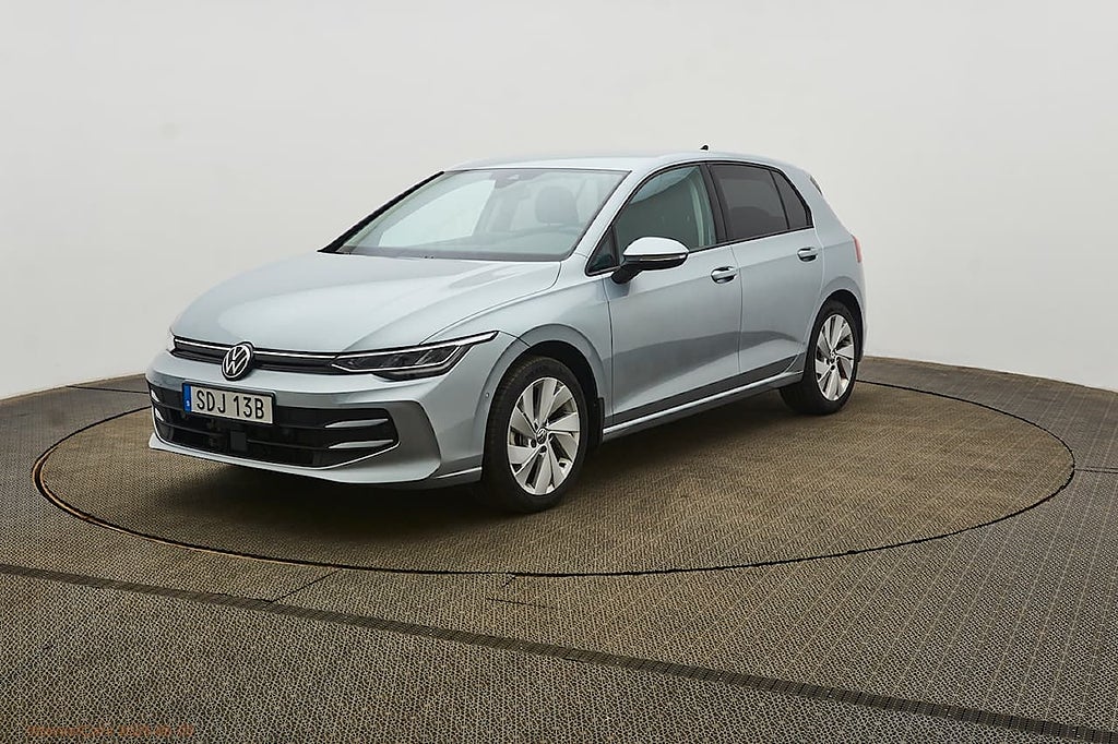 Volkswagen Golf 1.5 eTSI Life P-värmare, kamera. 150hk 
