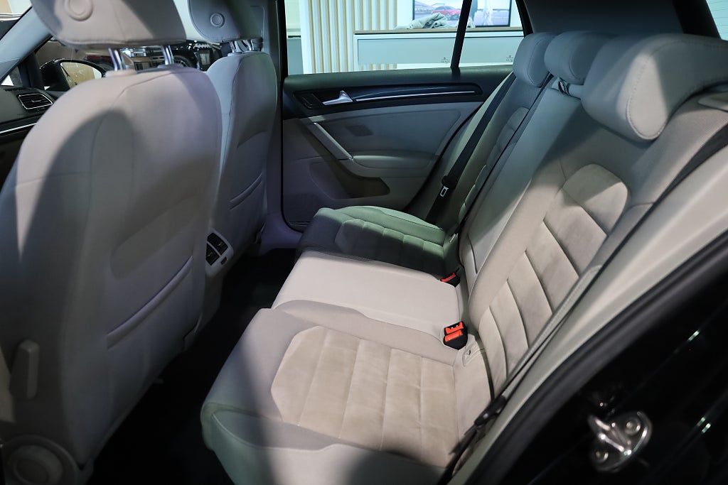 Volkswagen Golf 5-dörrar 1.4 TSI AUT Pano Drag Kamera Värmare Blåtand 2013