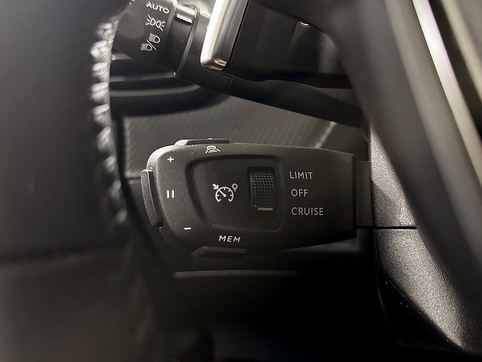 Bild på Peugeot 2008 Allure 1.2 PT 130hk Aut B-KAMERA CARPLAY