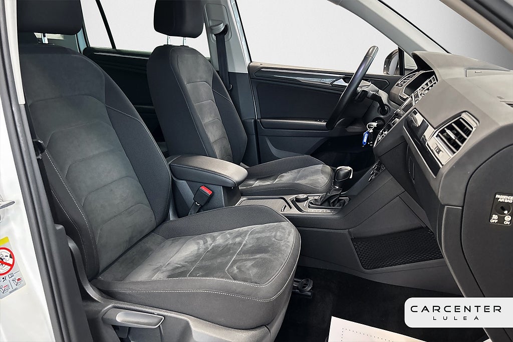 Volkswagen Tiguan 2.0 TDI 4M R-Line Cockpit/Kamera/Drag/Värmare 8930Mil