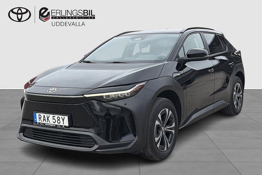 Toyota bZ4X FWD STYLE V-HJUL / MOMSBIL