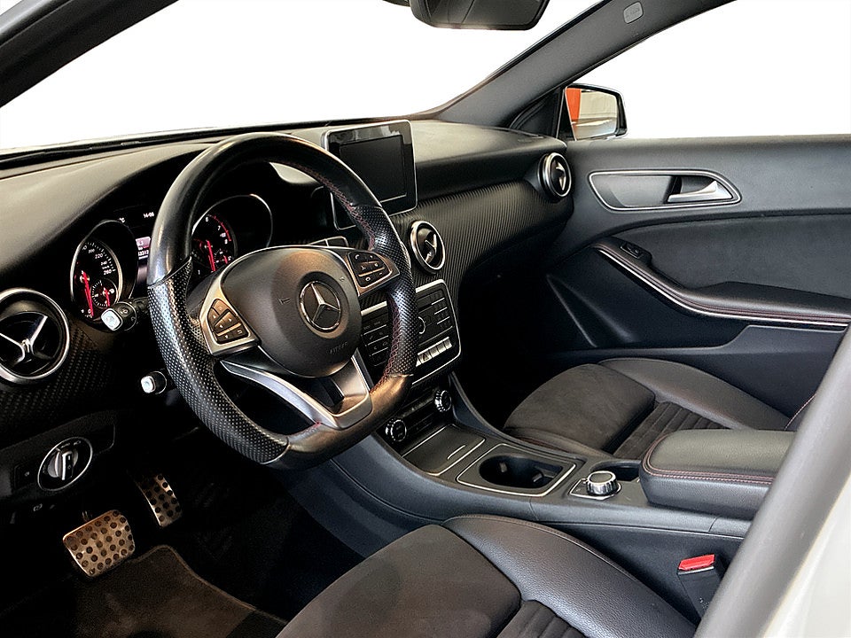 Bild på Mercedes-Benz A180 AMG Line 122hk Aut SPORTSTOLAR BLUETOOTH