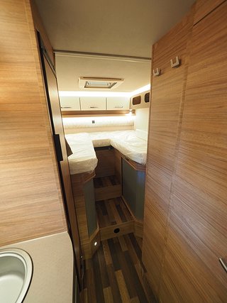 Husbil-halvintegrerad Weinsberg CaraCompact 600 MEG Pepper Edt 11 av 17