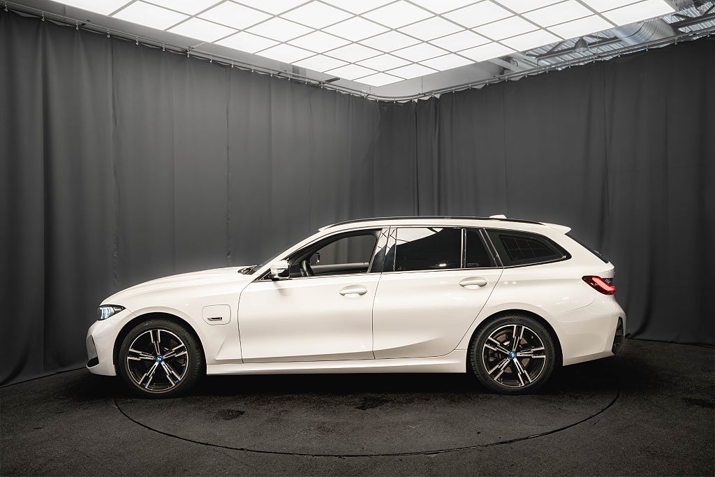 BMW 330e xDrive Touring M Sport DRAG HiFi MOMS CARPLAY 1 ÄGARE