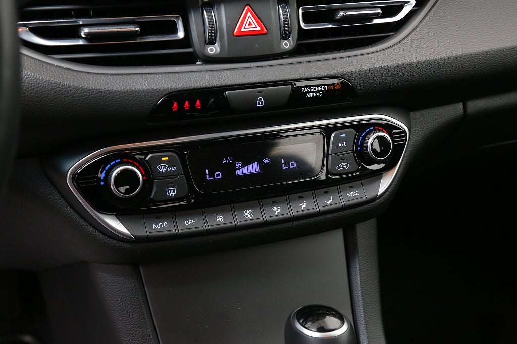 Hyundai i30 1,5 T-GDI 48V MHEV 159hk Essential Aut Drag Nybilsg 2022