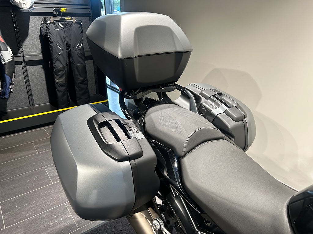 BMW R1250R Opt719/Akra/Kolfiber/Väskor/Hugger