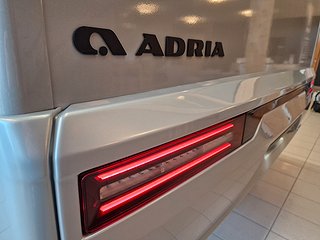 Husbil-halvintegrerad Adria CORAL 670 DL 11 av 36