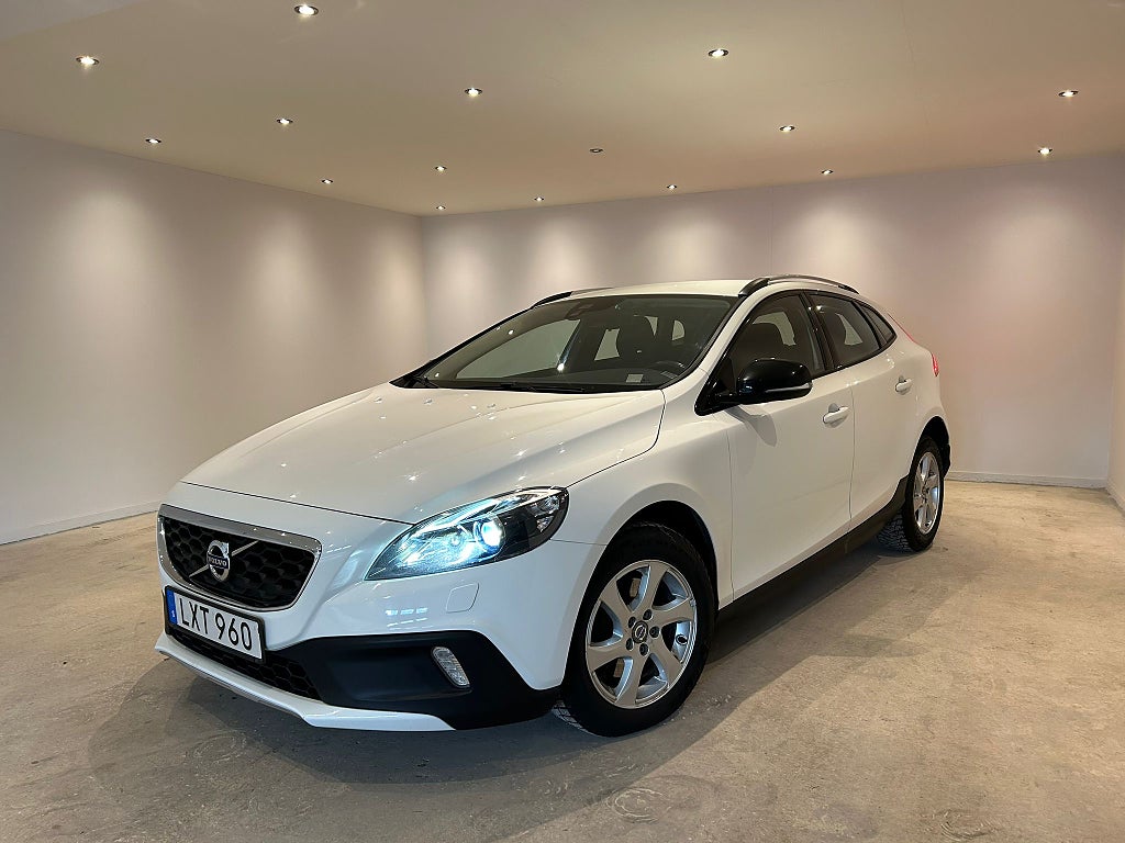 Volvo V40 Cross Country D2 Momentum Euro 5 S&V däck kamrem bytt