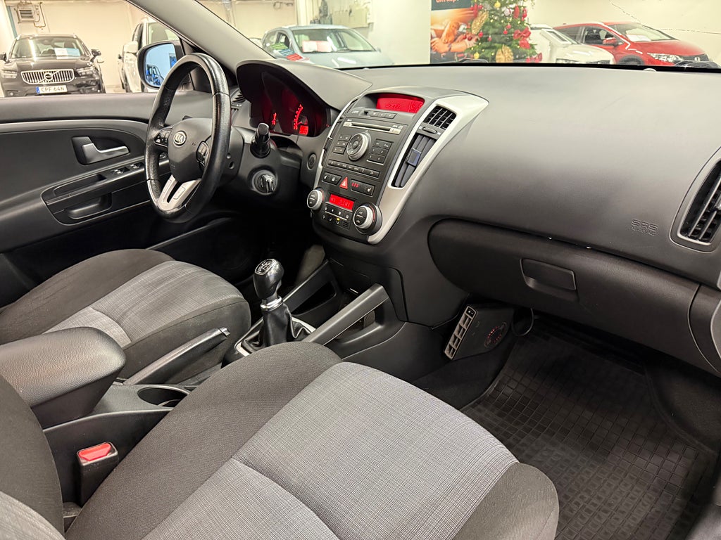 Kia Ceed cee'd_sw 1.6 CRDi Drag Värmare Vinterhjul Nybesiktigad - miniatyr 14