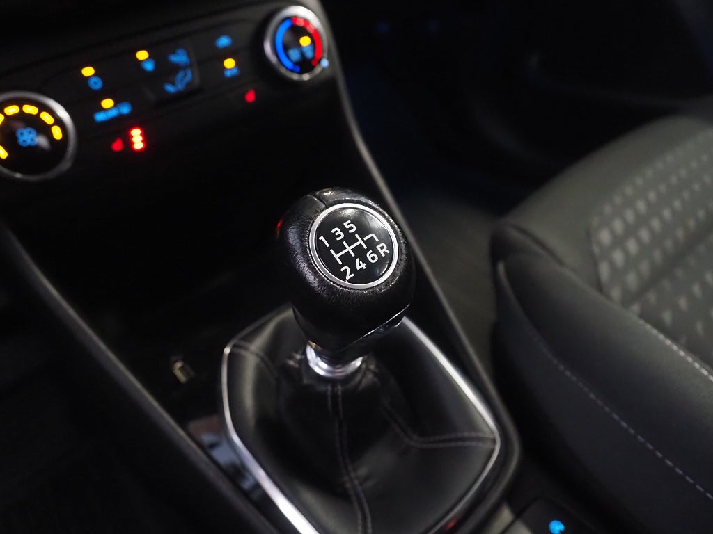 Ford Fiesta 1.0 EcoBoost 100hk Titanium Carplay Farthållare