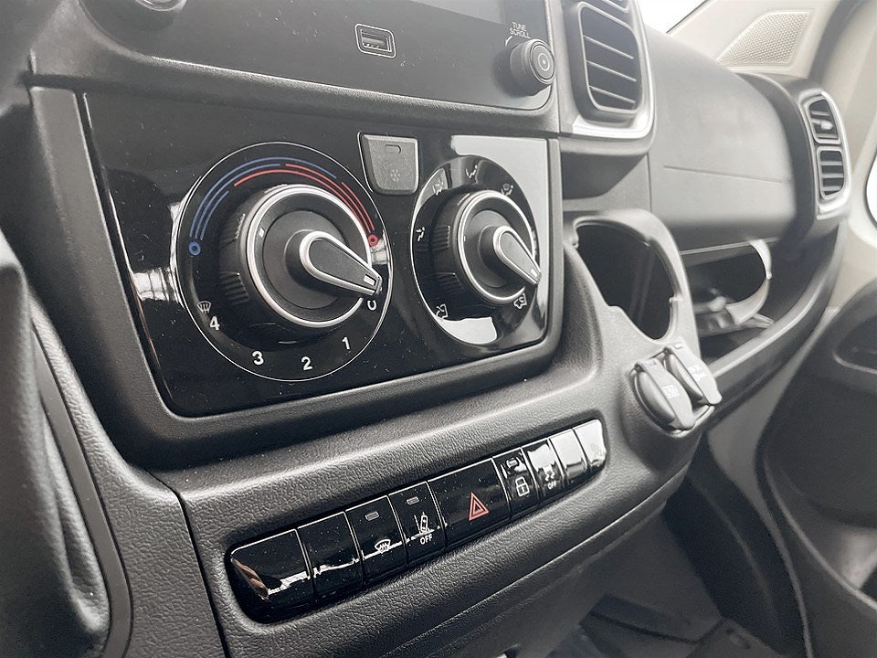 Bild på Peugeot Boxer Flak 4000 BlueHDi 180hk Aut - OMGÅENDE LEVERANS!