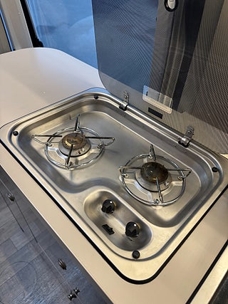 Husbil-halvintegrerad Globe-Traveller Pathfinder Z 150HK Automat! Långbäddar & utfällbar dubbelbädd! 8 av 19