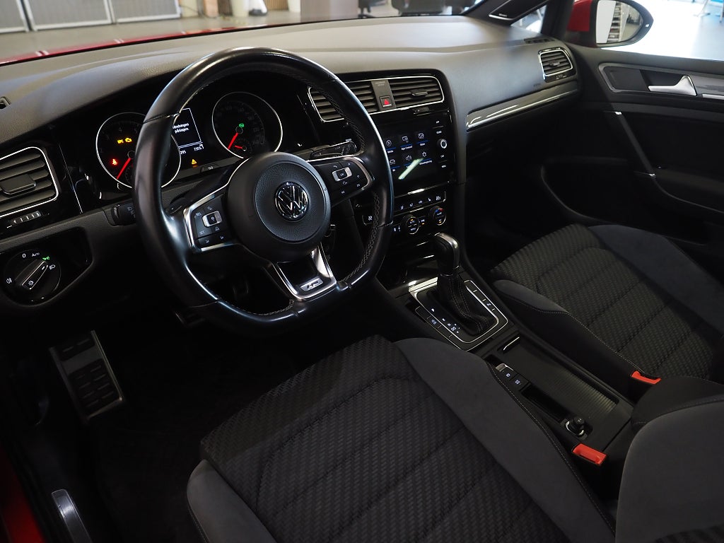 Volkswagen Golf SC TSI 150hk R-Line |Drag|Värmare|Dynaudio|