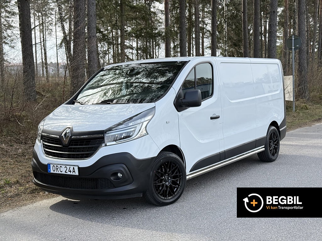 Renault trafic  2.0 dCi 145HK L2 /Leasbar/Drag/ Värmare/18"/Sidorör