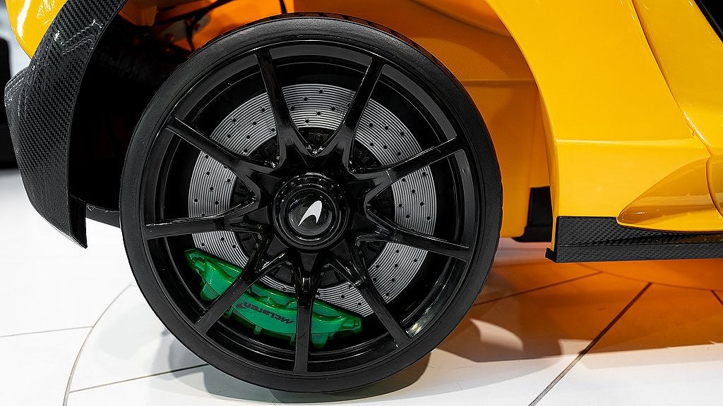 En McLaren Senna Mini. 