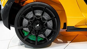 En McLaren Senna Mini. 