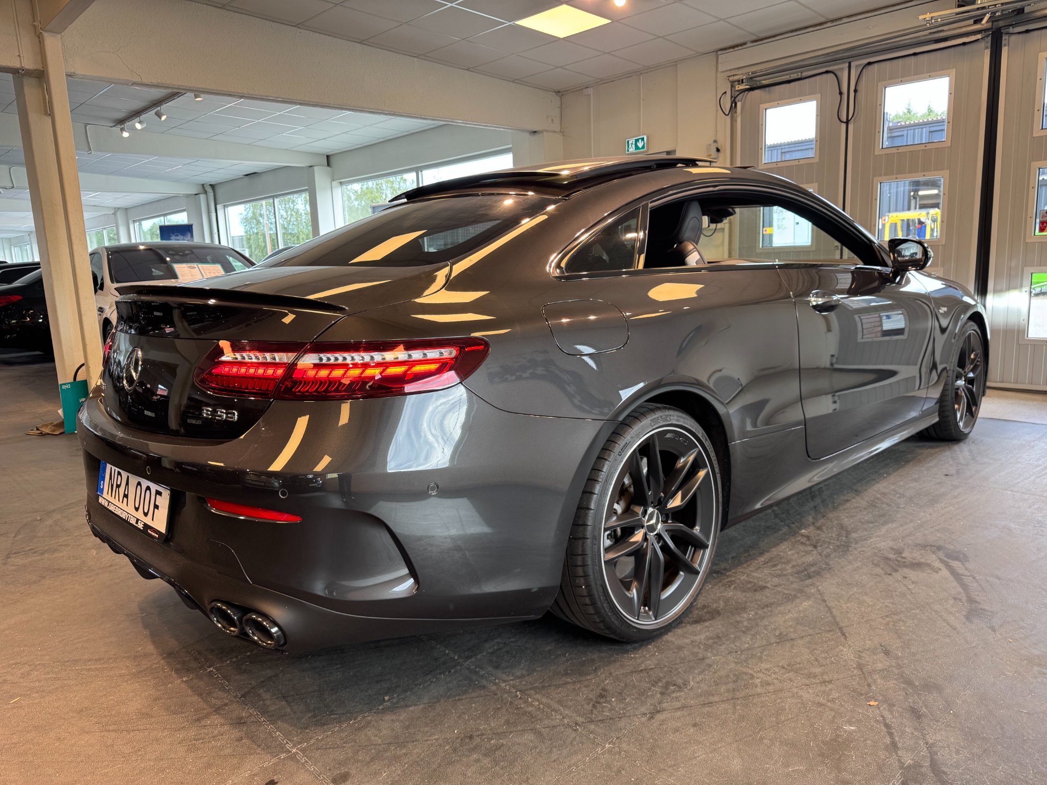 Mercedes-Benz E 53 4MATIC+ Coupé 2022, bild 4/44