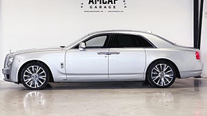 Rolls-Royce Ghost har en 6,2-liters V12-motor på 570 hästkrafter. 
