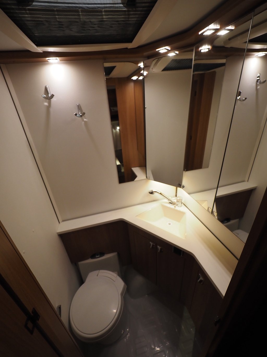 Kabe 660 Classic GDL KS Barnkammare AC ALDE Markis 2015