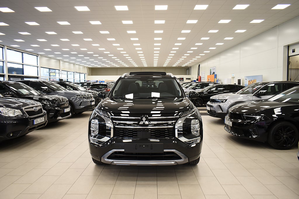 Mitsubishi Outlander Instyle+PHEV 4WD Glastak 85km Räckvidd