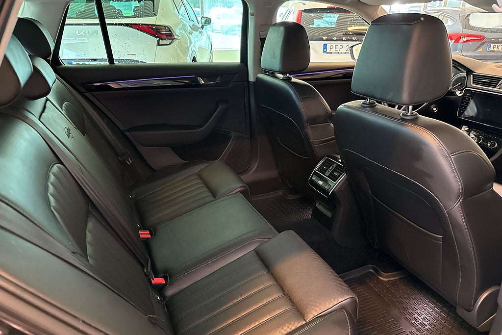 Skoda Superb Kombi 2.0TDI 4x4 Automat L&K Drag Värmare Kamera Navi  miniatyr 18