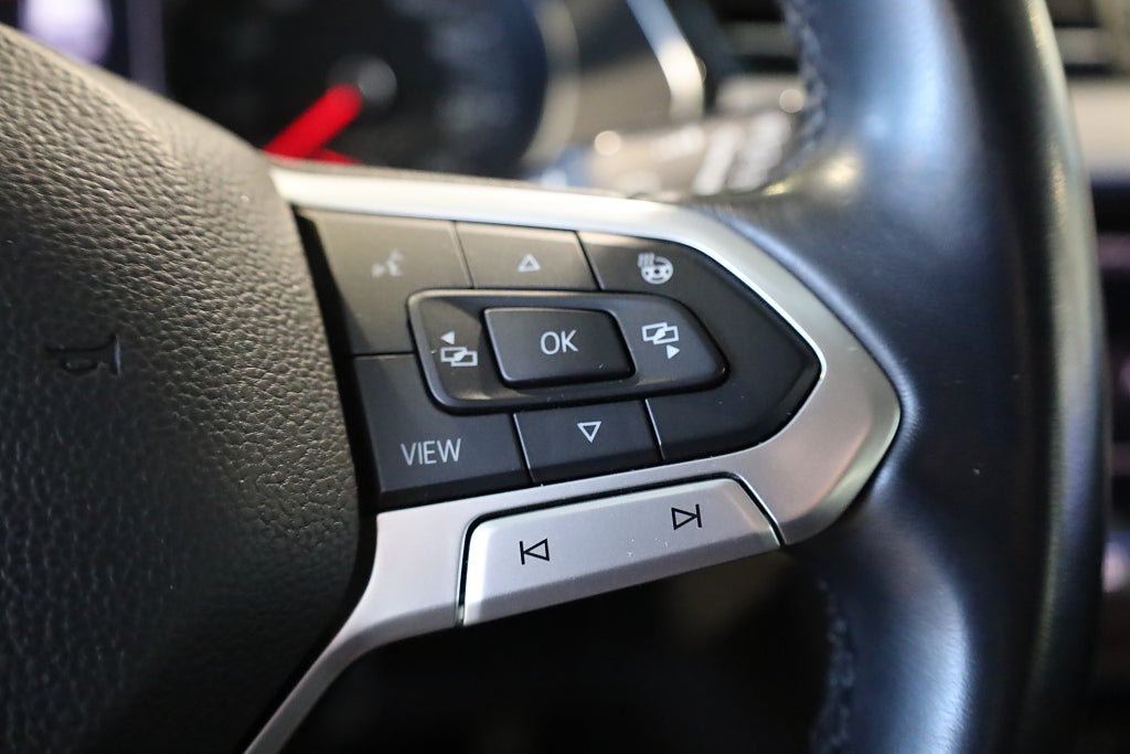 Volkswagen Passat 1,5 TSI R-Line Sportscombi Aut Drag Värmare Kamera