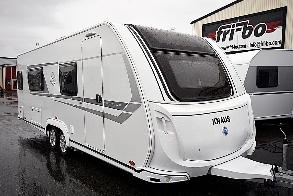 Knaus 650 PEB Südwind, Långbäddar