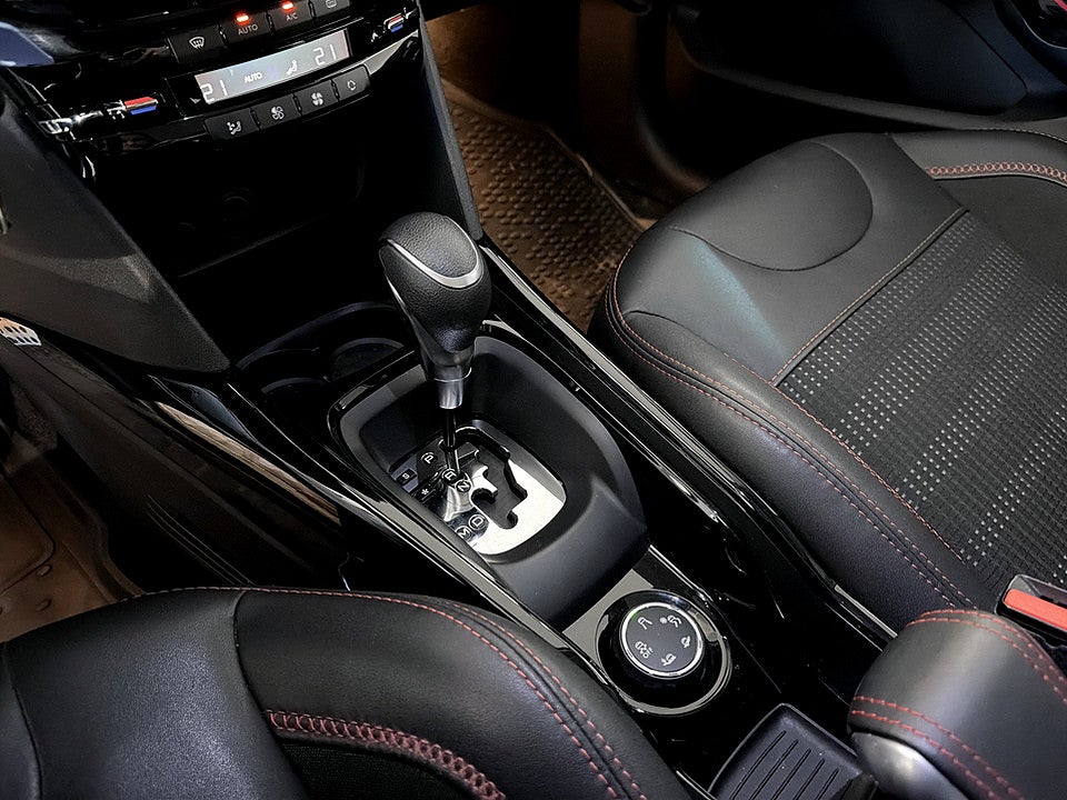 Bild på Peugeot 2008 GT-Line 1.2 PT 130hk Aut CARPLAY PANO BACKSENSORER