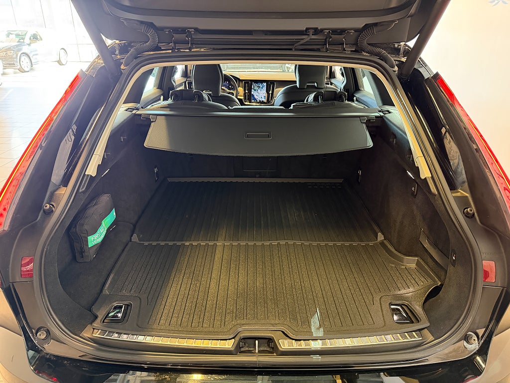 Volvo V90 Cross Country 2022 - miniatyr 9