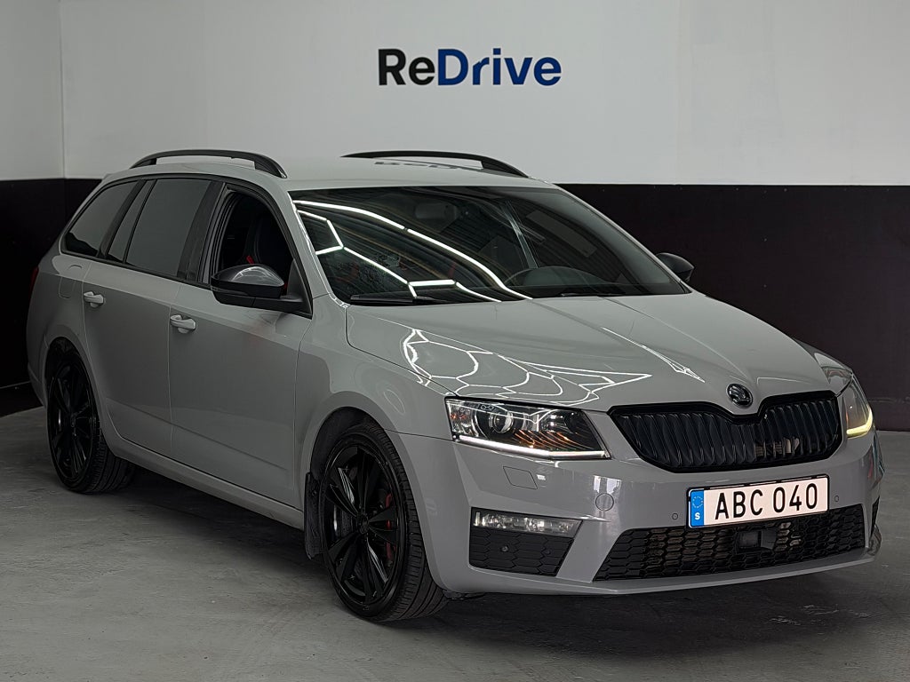Skoda Octavia RS Kombi RS 2.0 TSI RS DSG Carton Navi Drag B-Kamera 220HK