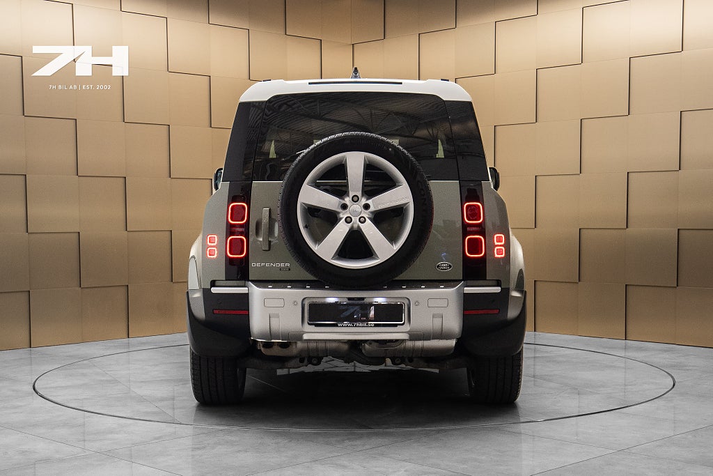 Land Rover Defender 90 D300 / Drag / Luftfjädring / Meridian® / Pano / Värm